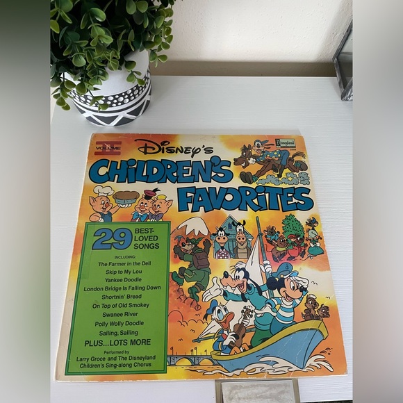 VINYL RECORD DISNEYLAND WALT DISNEY'S CHILDREN'S FAVORITES VOLUME TWO 29 songs - Picture 1 of 6